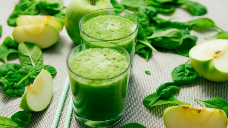 Image of wheatgrass juice with apples and spinach via Organic Authority.