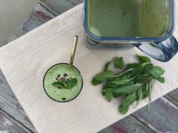 Image of mint chocolate shake with spinach and collagen