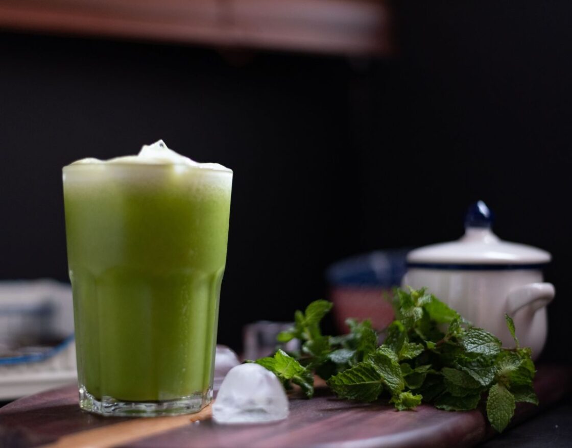Image of wheatgrass green juice with mint in glass via Organic Authority.