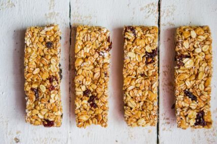 The Ultimate Guide for How to Choose the Healthiest Breakfast Bars