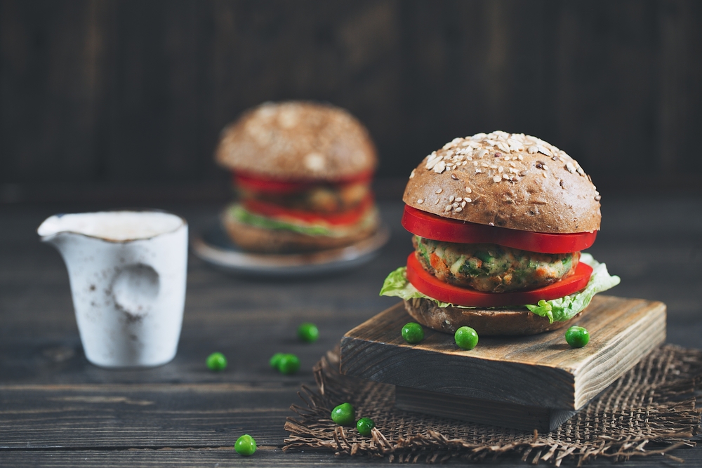 veggie burger with green peas