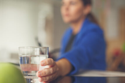 These are the 3 Times a Day to Avoid Drinking Water