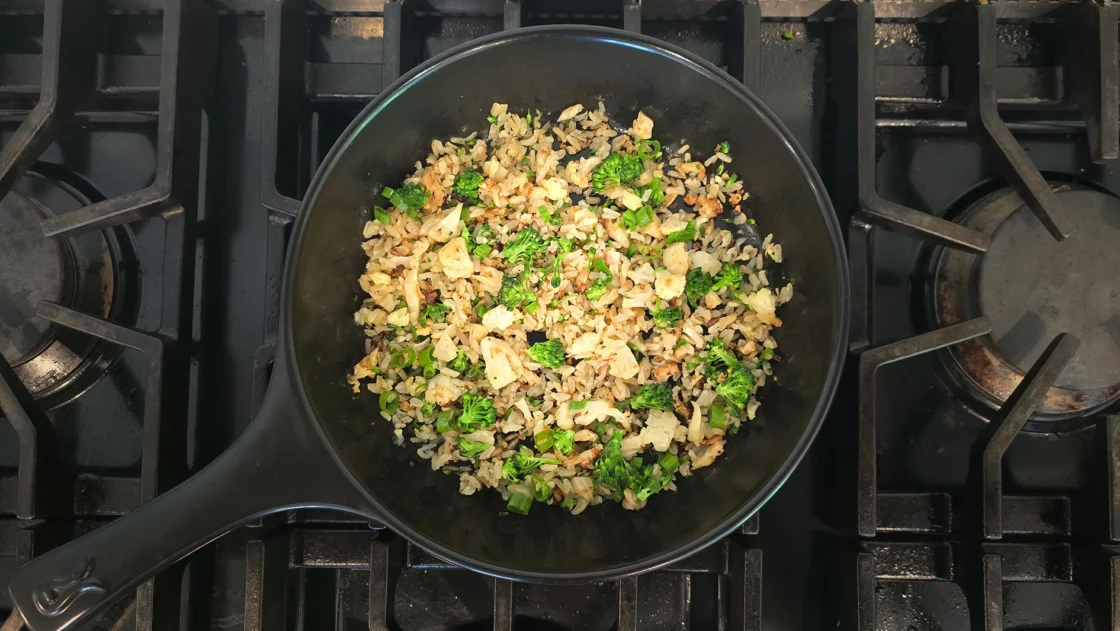 Image of an Xtrema pure ceramic skillet with brown rice and broccoli on a gas range.