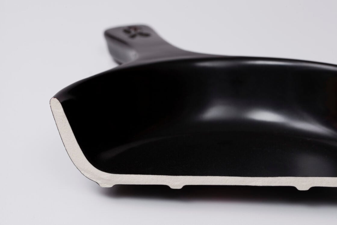 Image of the Xtrema Signature Skillet cut in half, with the cross-section showcasing the pure ceramic material.