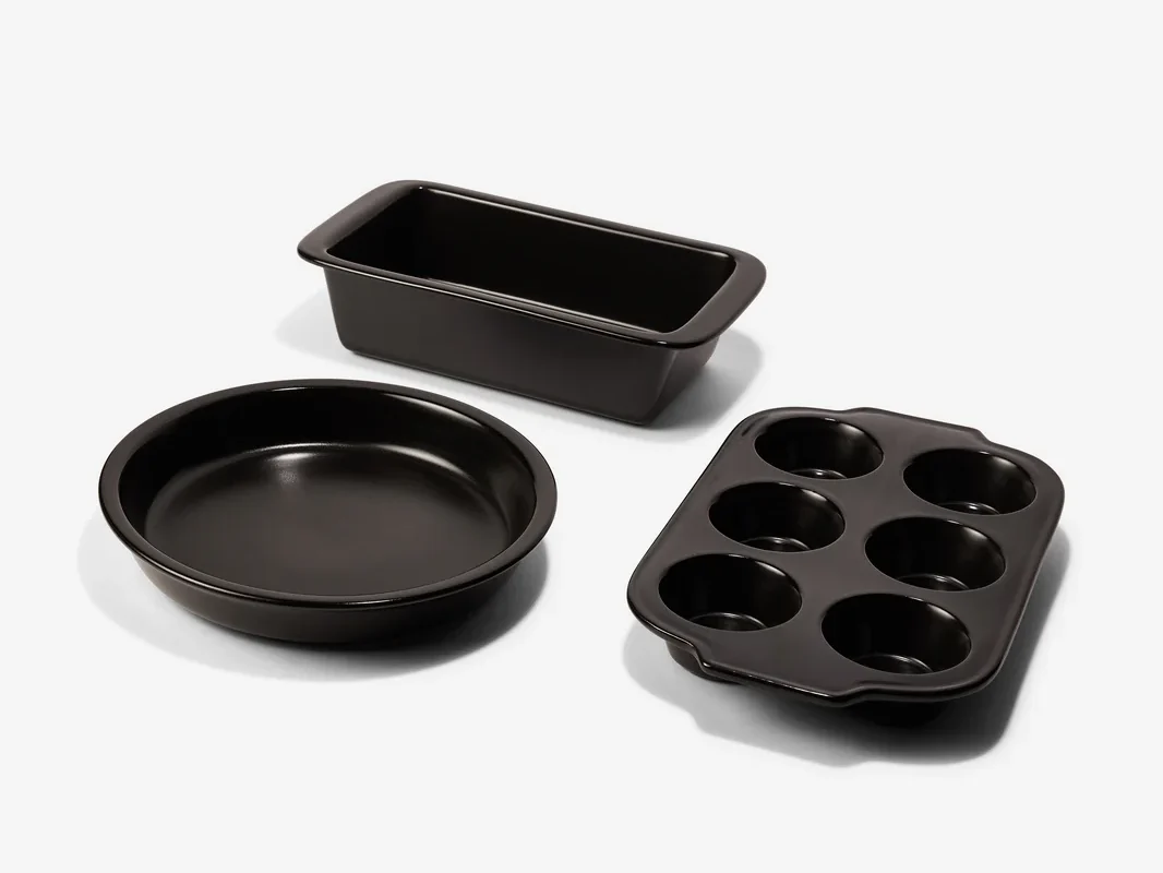 image of 3-piece baking set by Xtrema with a nice, modern design in all black pure ceramic. gift ideas for bakers.