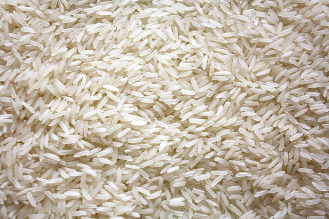 A close-up image of hundreds of grains of white jasmine rice.